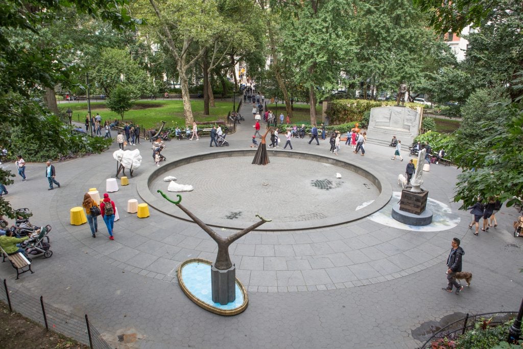 Arlene Shechet Installation view "Arlene Shechet: Full Steam Ahead" (September 25, 2018 – April 28, 2019), Madison Square Park, New York  © Arlene Shechet